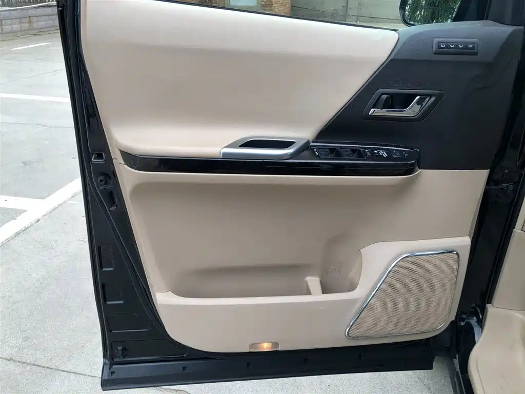 TOYOTA ALPHARD 2012