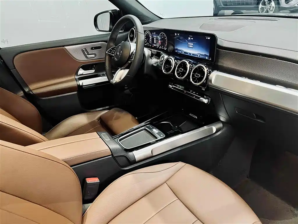 MERCEDES BENZ GLB 2024
