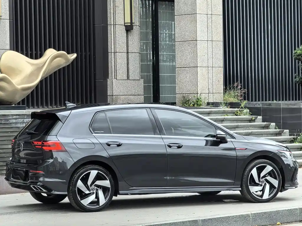 VOLKSWAGEN GOLF 2022