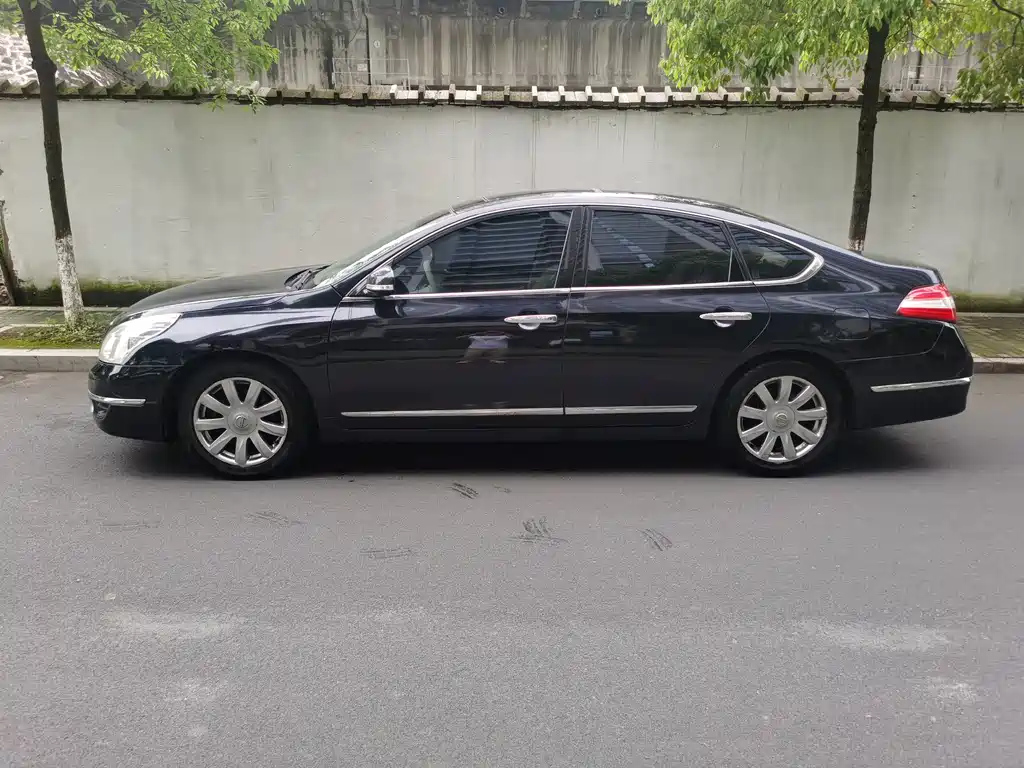 NISSAN TEANA 2010