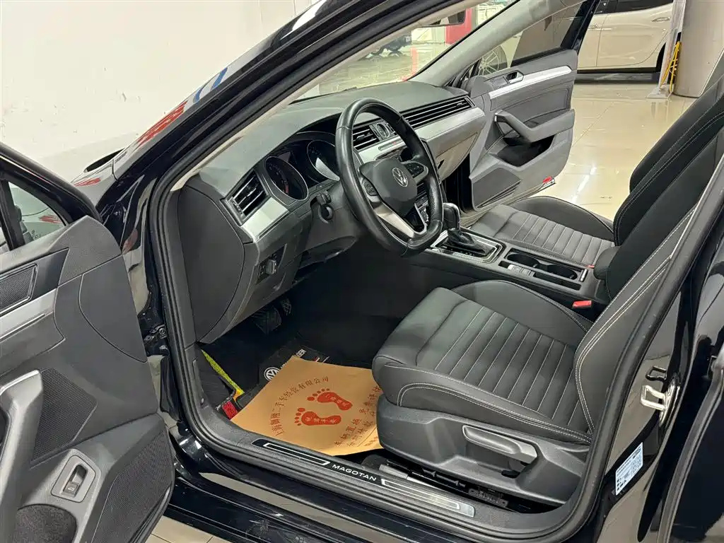 VOLKSWAGEN MAGOTAN 2021