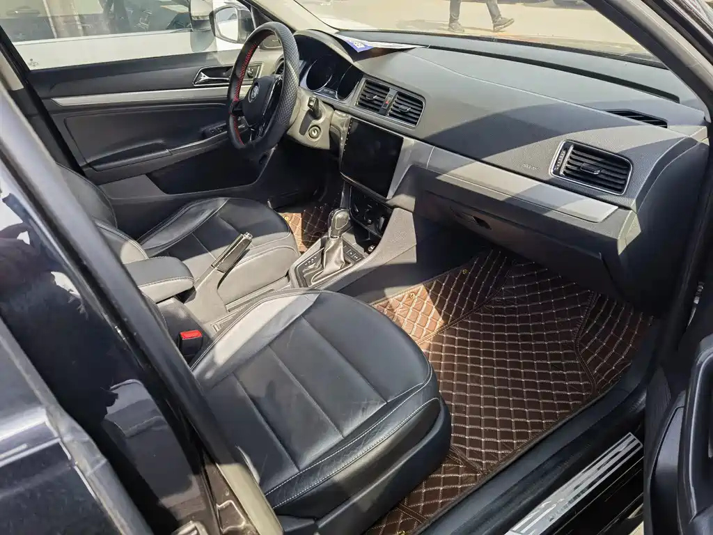 VOLKSWAGEN LAVIDA 2016