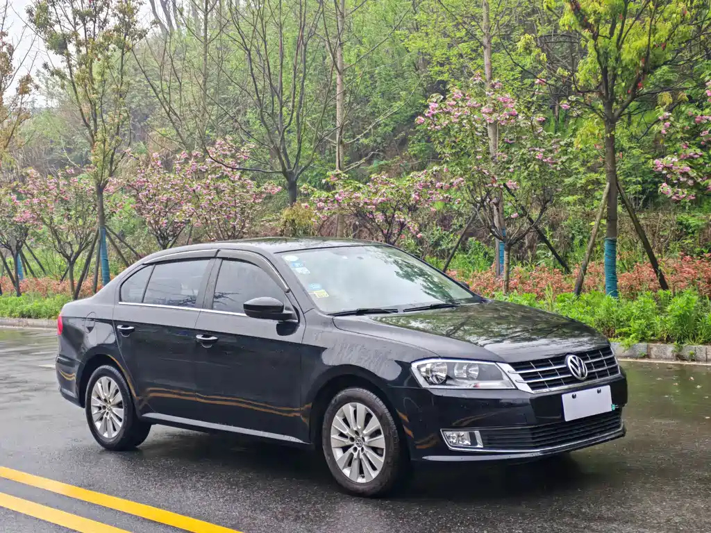 VOLKSWAGEN LAVIDA 2015