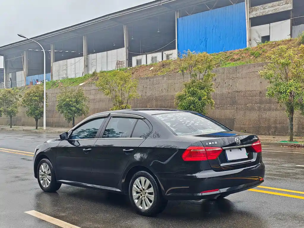 VOLKSWAGEN LAVIDA 2015