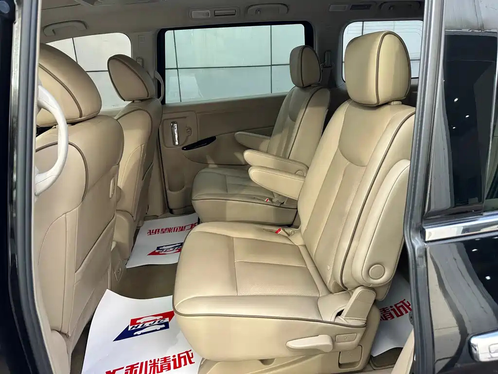 NISSAN QUEST 2018
