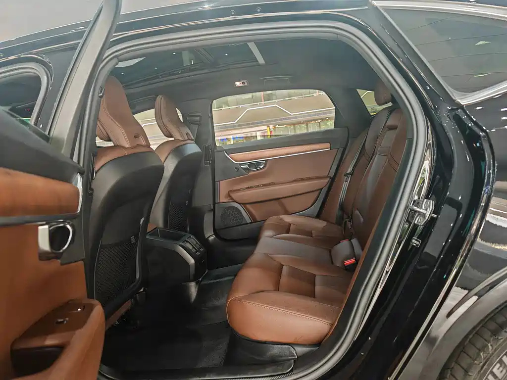 VOLVO S90 2021