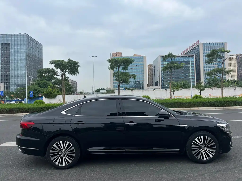 VOLKSWAGEN PASSAT 2020