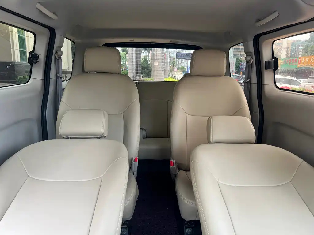 NISSAN NV200 2015
