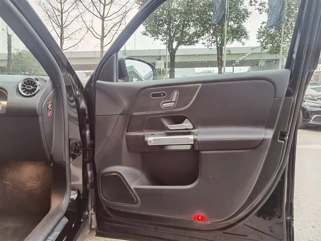 MERCEDES BENZ GLB 2021