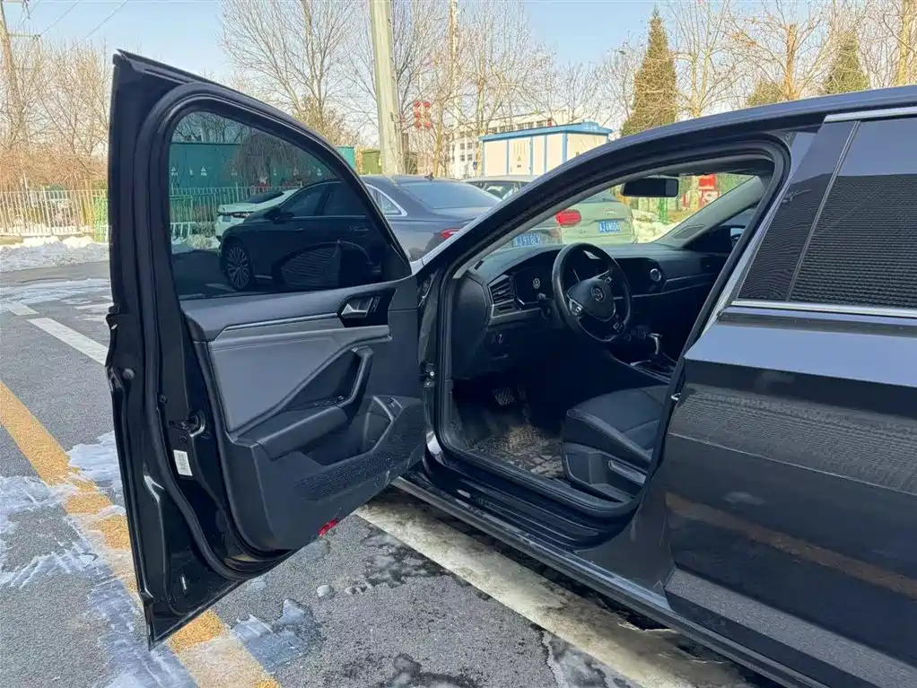 VOLKSWAGEN SAGITAR 2020