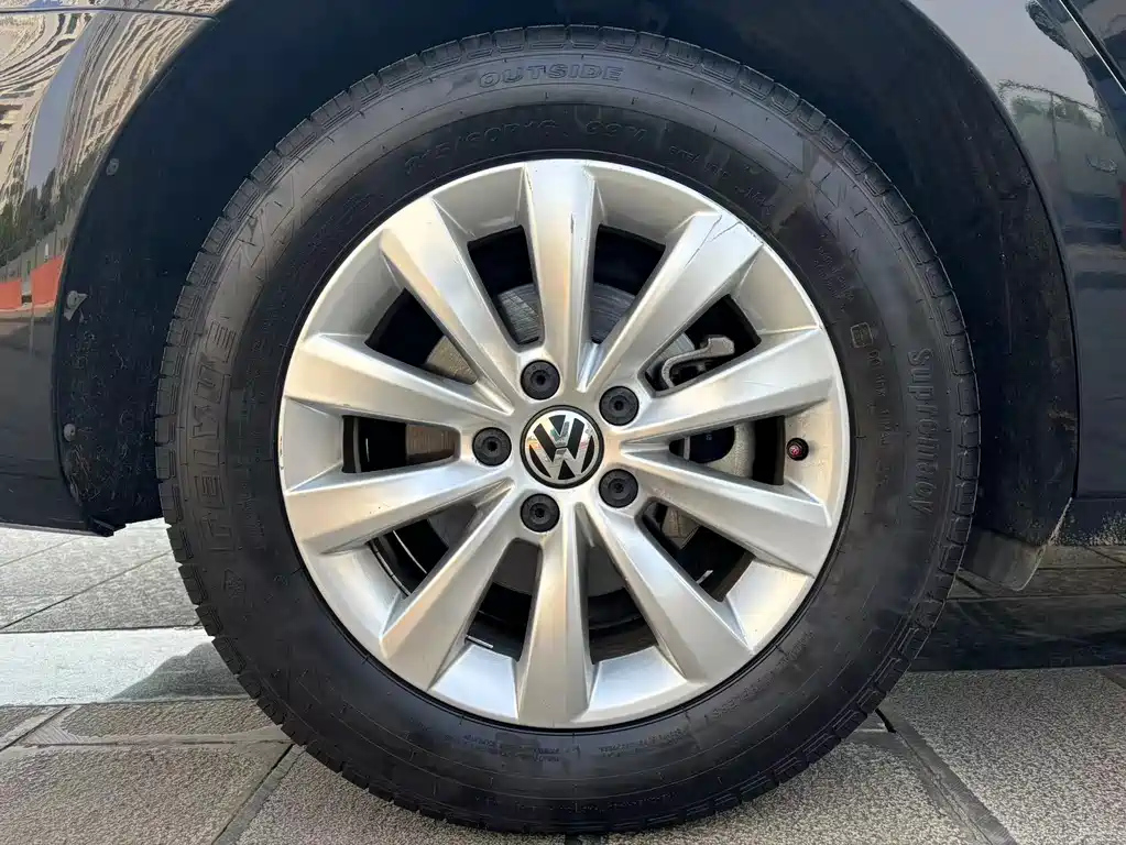 VOLKSWAGEN PASSAT 2016