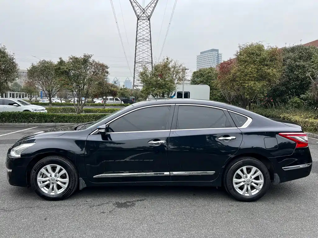NISSAN TEANA 2015