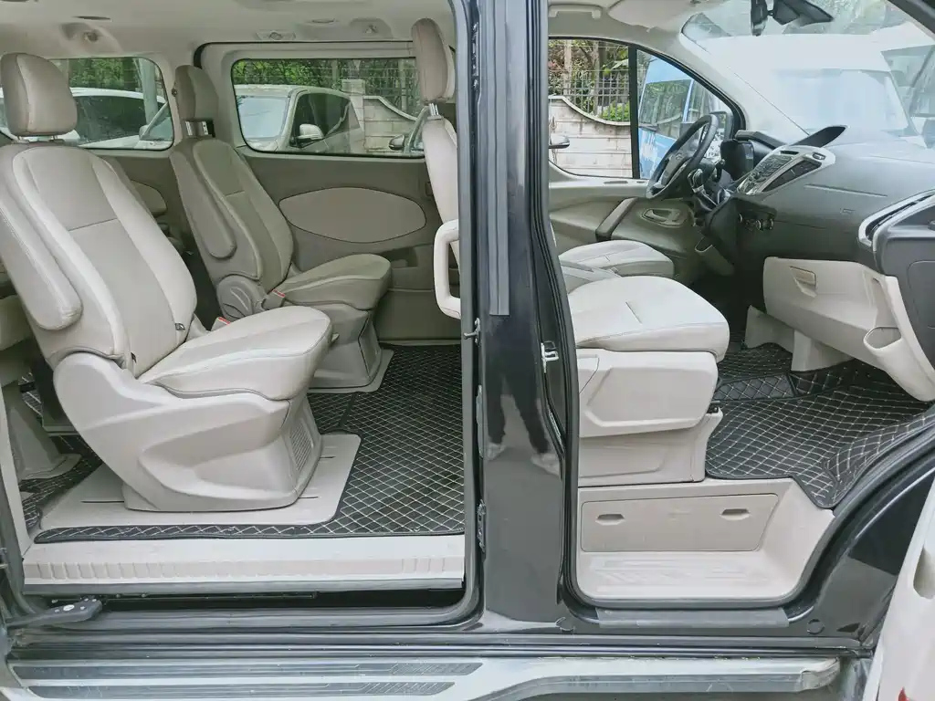 FORD TOUREO 2016