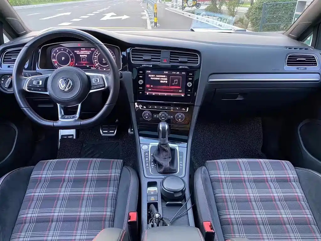 VOLKSWAGEN GOLF 2018
