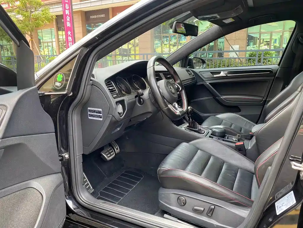 VOLKSWAGEN GOLF 2016