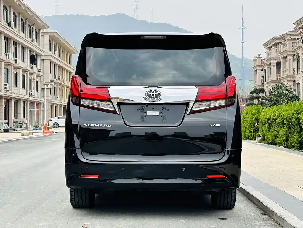 TOYOTA ALPHARD 2018