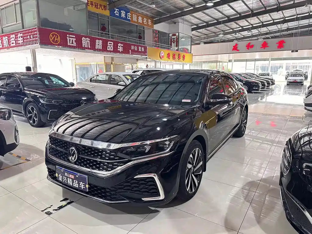 VOLKSWAGEN PASSAT 2023