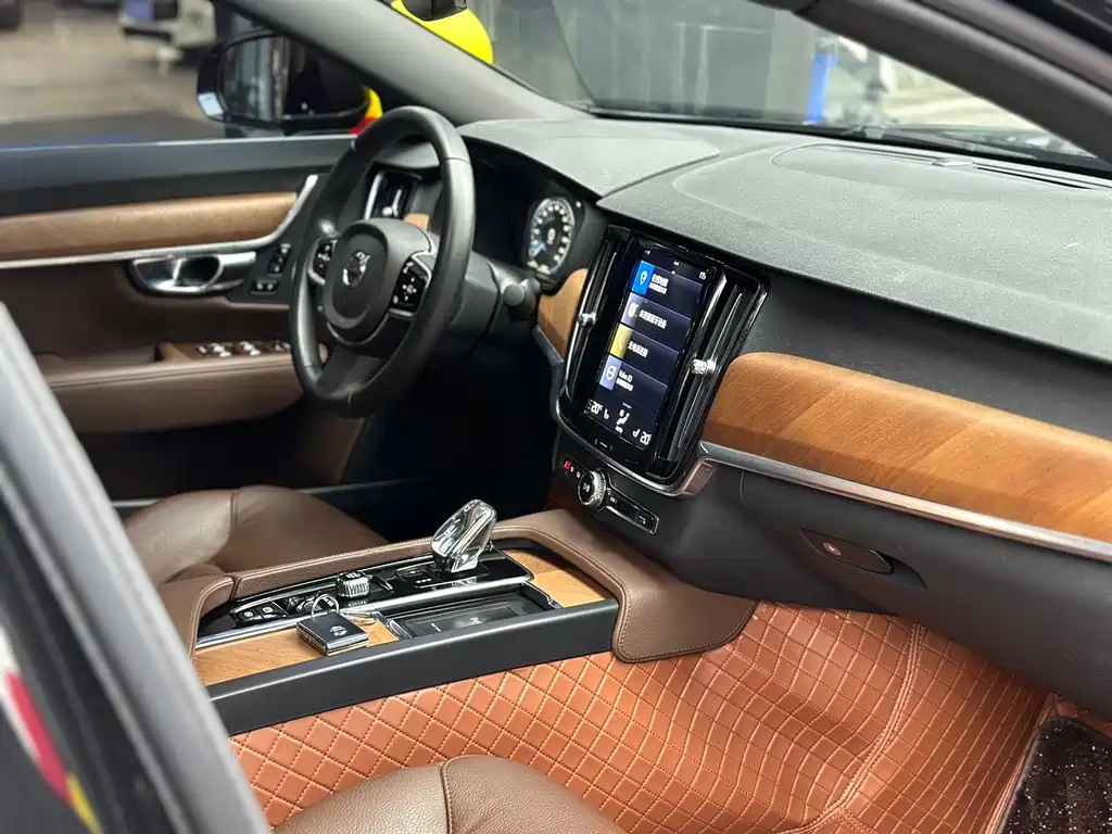 VOLVO S90 2021