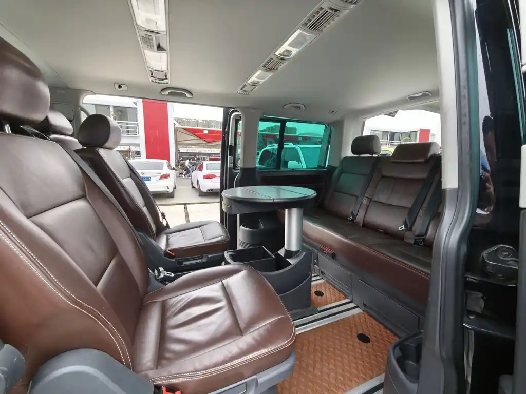 VOLKSWAGEN MULTIVAN 2012