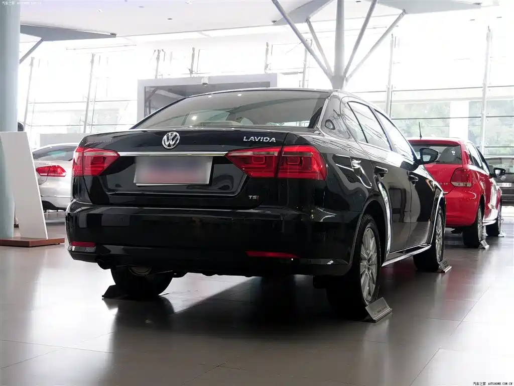 VOLKSWAGEN LAVIDA 2013