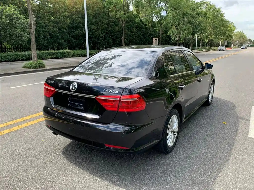 VOLKSWAGEN LAVIDA 2013