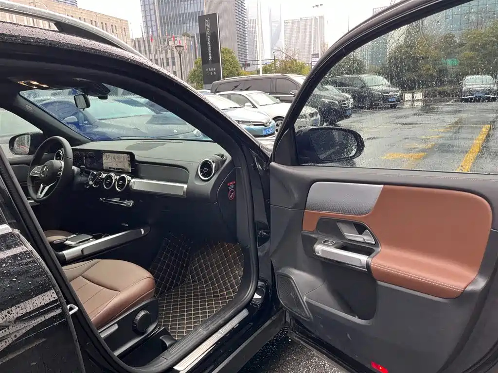 MERCEDES BENZ GLB 2023