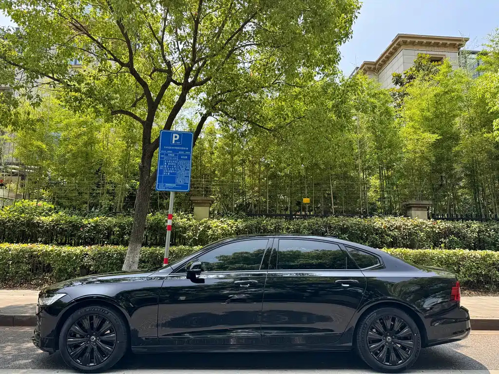 VOLVO S90 2022
