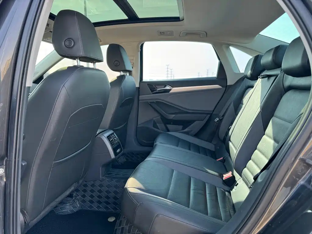 VOLKSWAGEN SAGITAR 2020