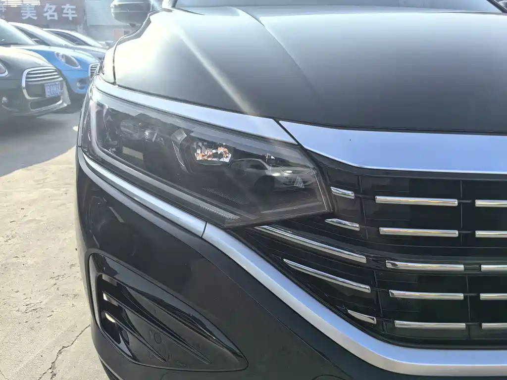 VOLKSWAGEN PASSAT 2022
