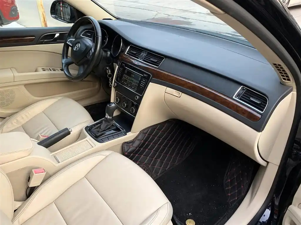 SKODA SUPERB 2013