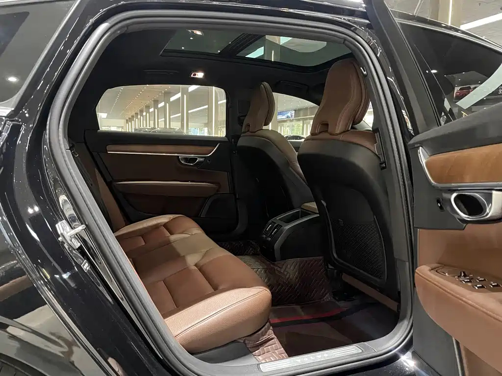 VOLVO S90 2021