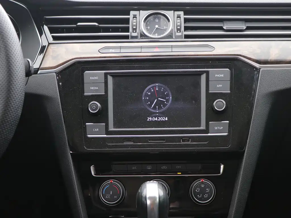 VOLKSWAGEN MAGOTAN 2020