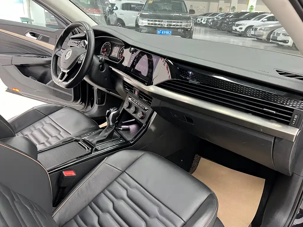 VOLKSWAGEN PASSAT 2021