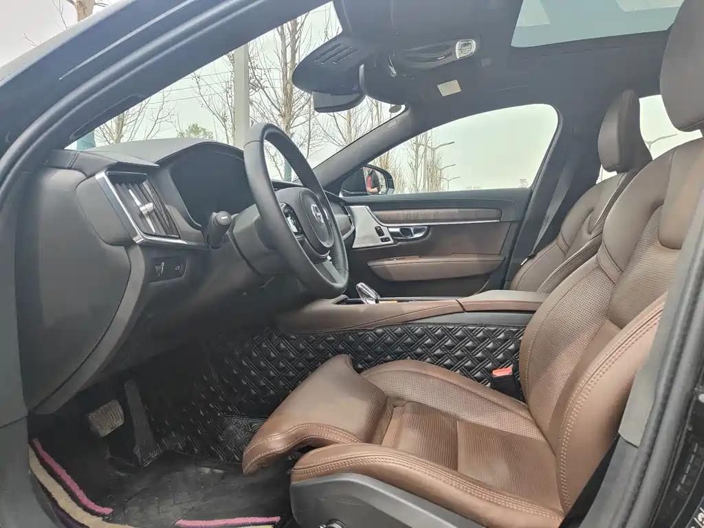 VOLVO S90 2021