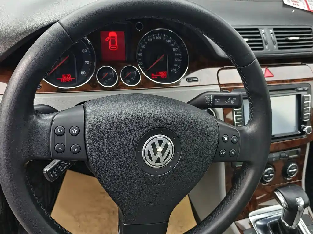 VOLKSWAGEN MAGOTAN 2010