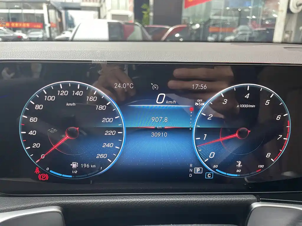 MERCEDES BENZ GLB 2023