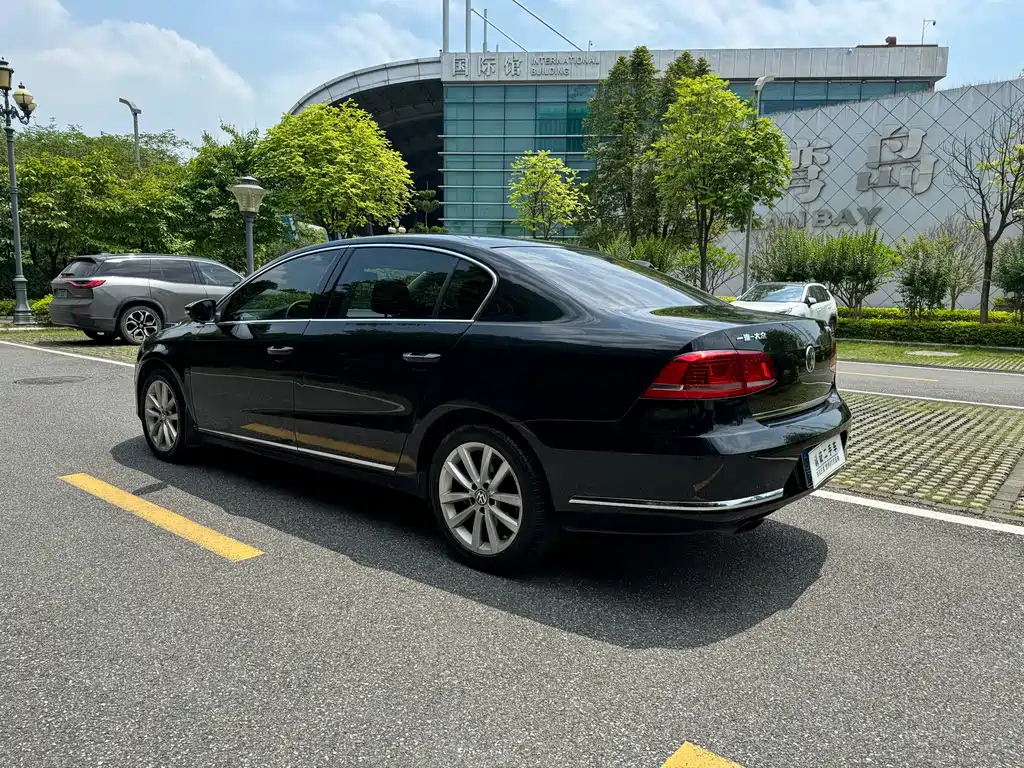 VOLKSWAGEN MAGOTAN 2012