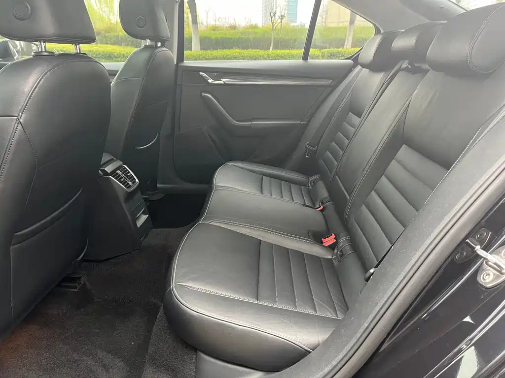 SKODA OCTAVIA 2016