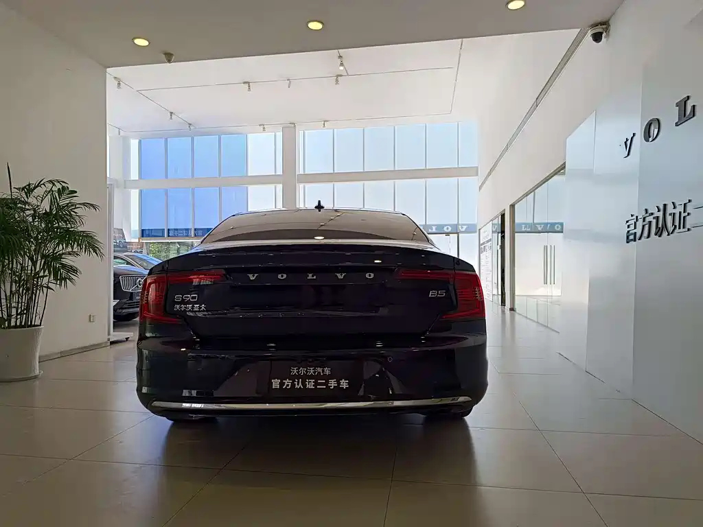 VOLVO S90 2022