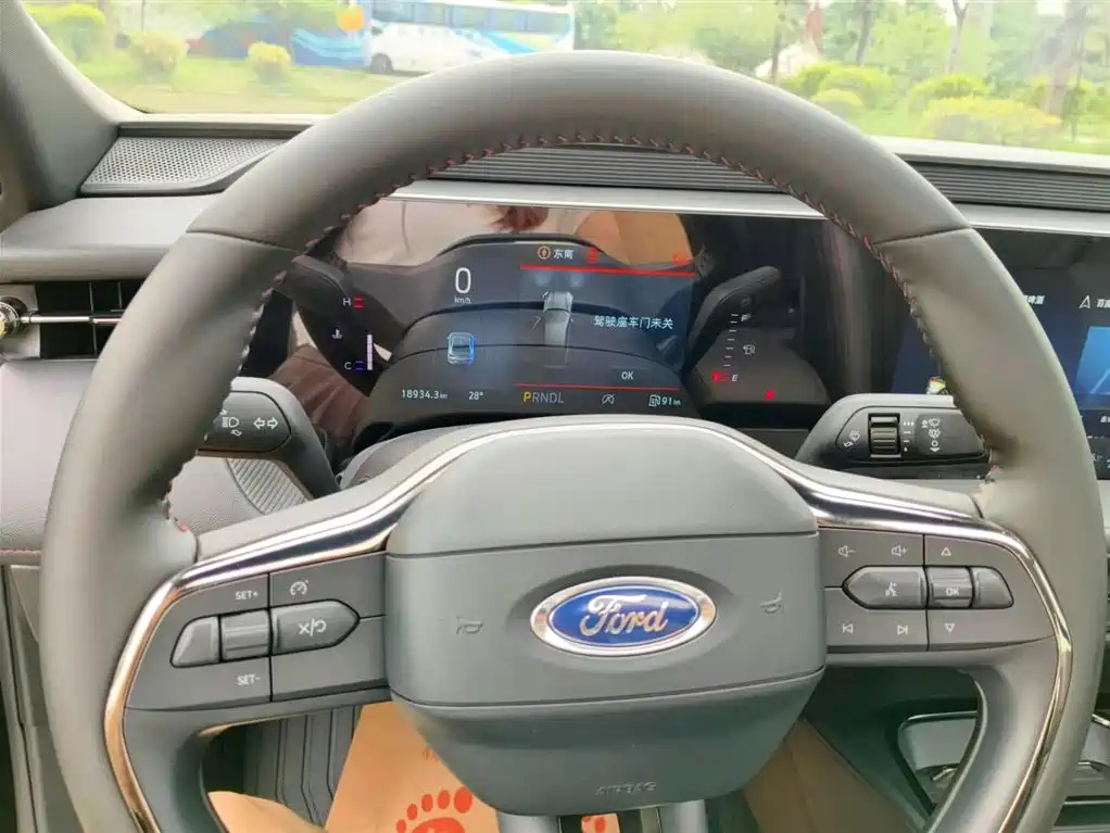 FORD MONDEO 2023