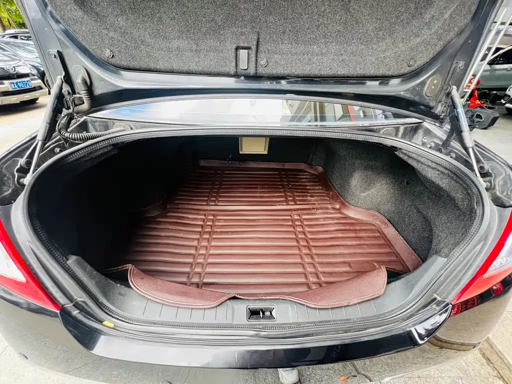 NISSAN TEANA 2011