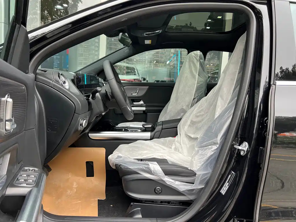 MERCEDES BENZ GLA 2024