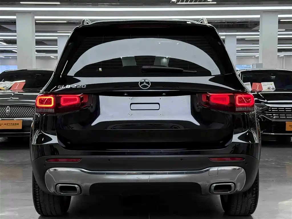 MERCEDES BENZ GLB 2023