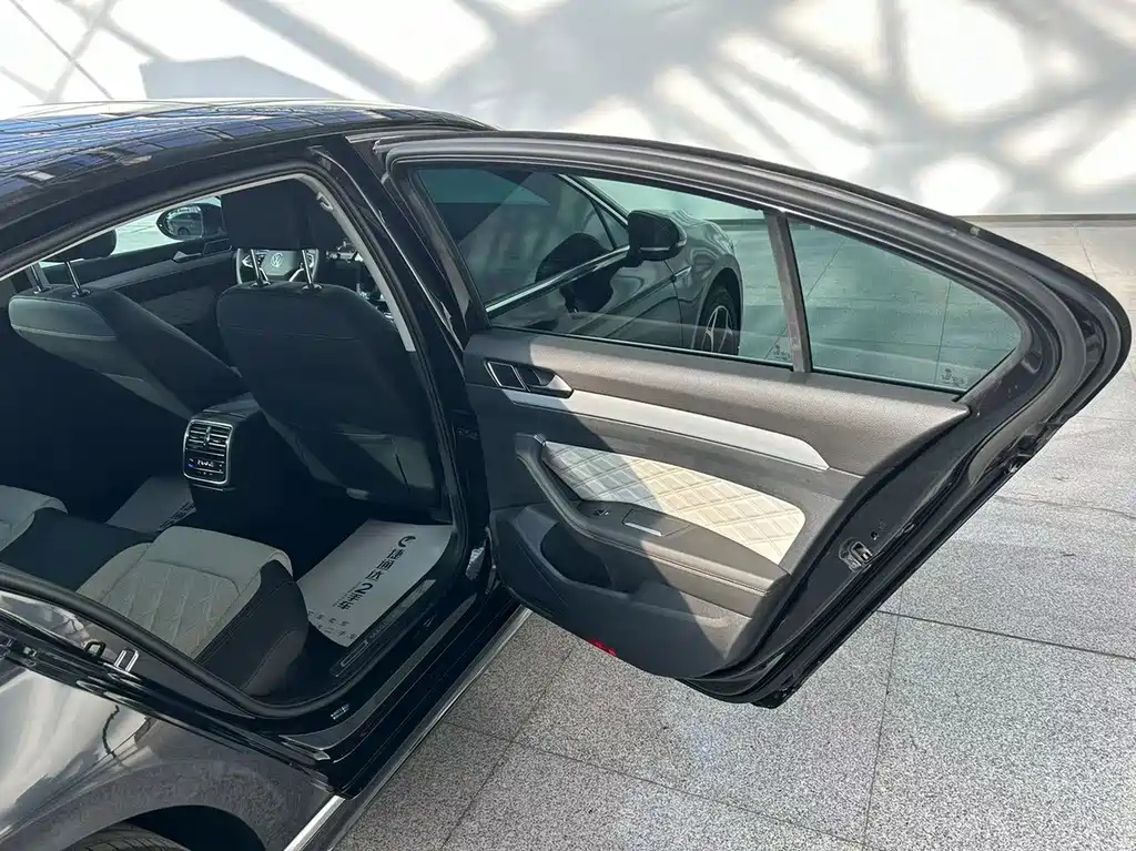VOLKSWAGEN MAGOTAN 2024