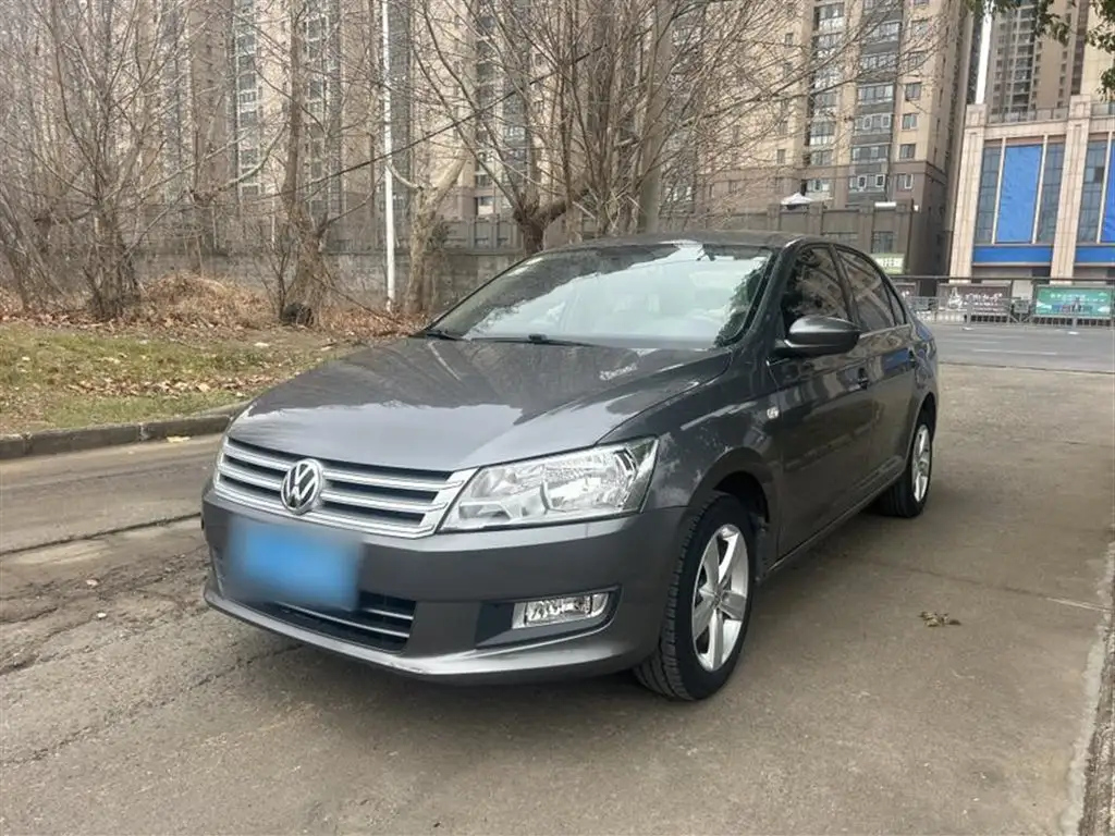 VOLKSWAGEN SANTANA 2015