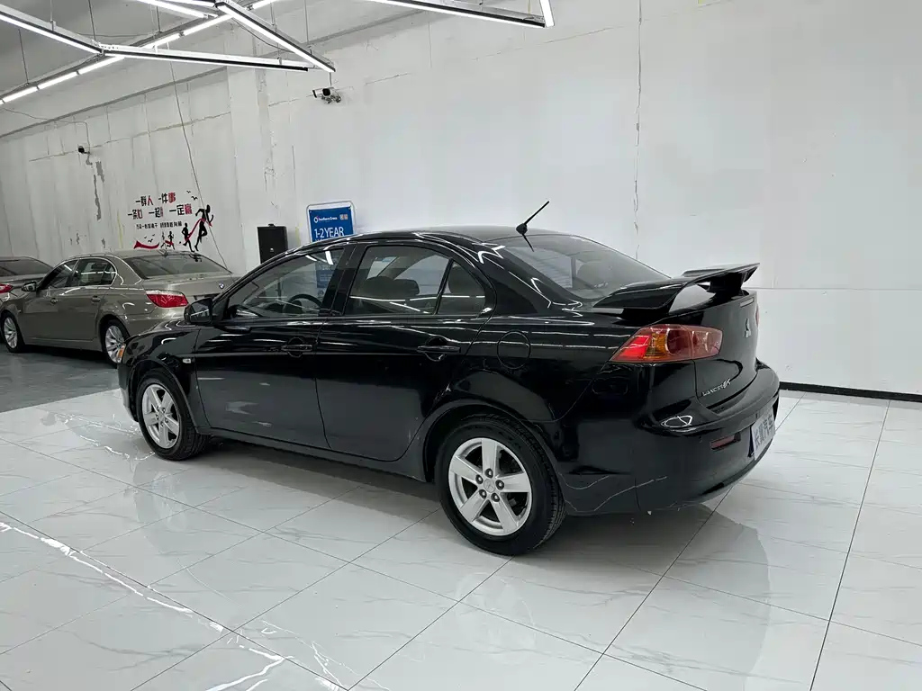 MITSUBISHI LANCER EX 2011