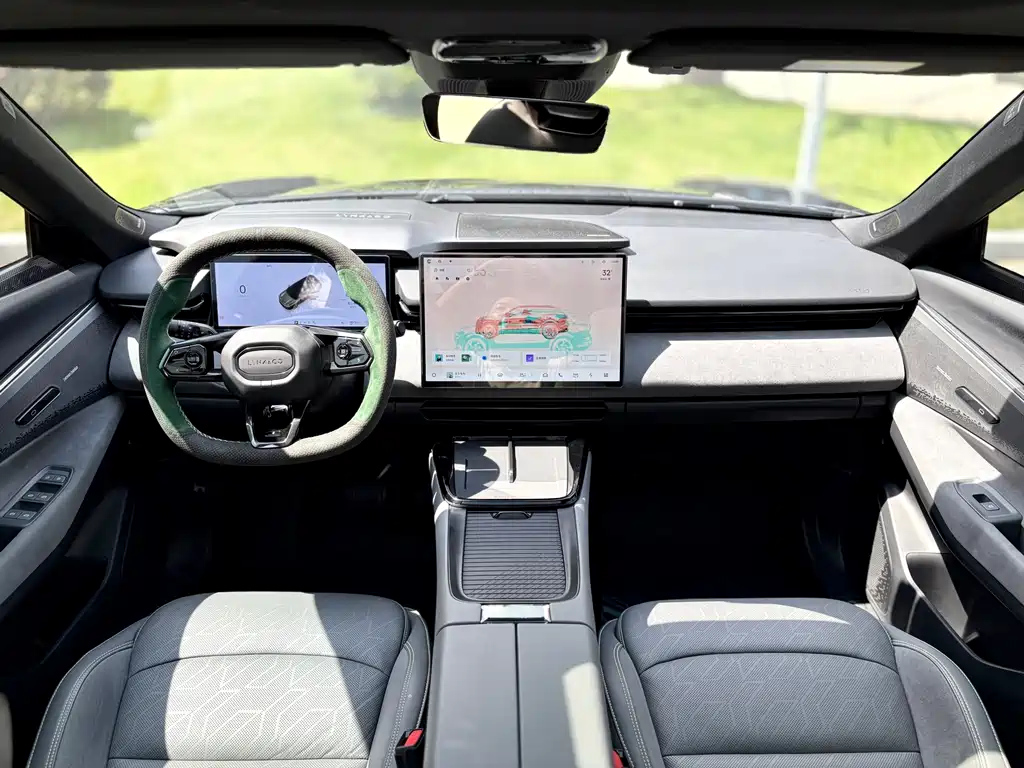 LYNK&CO 08 NEW ENERGY 2023