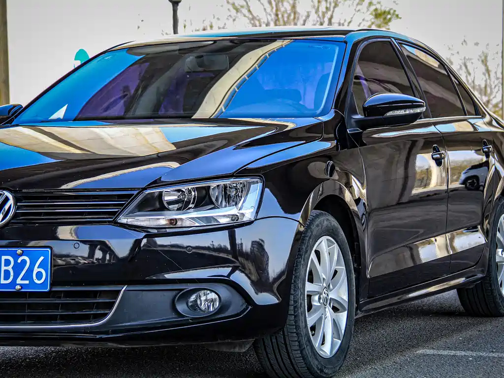 VOLKSWAGEN SAGITAR 2013