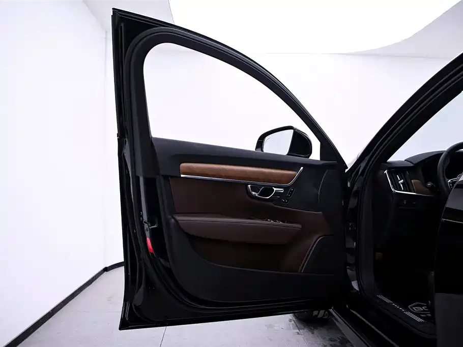 VOLVO S90 2021