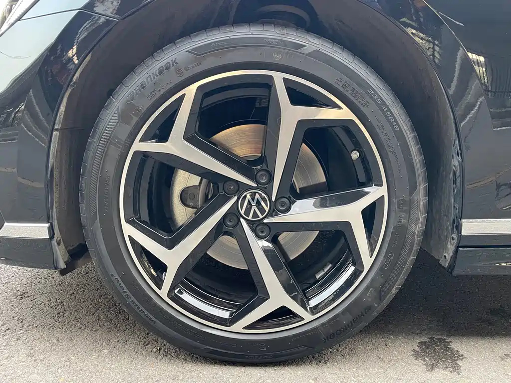 VOLKSWAGEN MAGOTAN 2023
